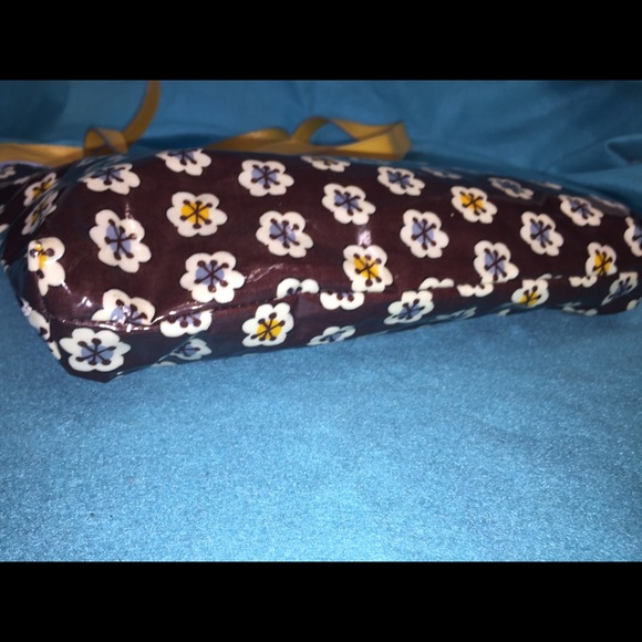Vera Bradley’s Frills Design Tote / Brown & Yellow - Picture 5 of 7